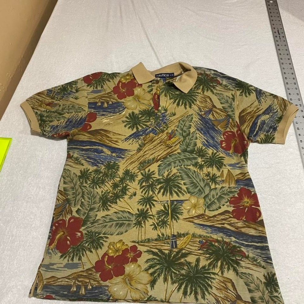 Nautica Hawaiian polo shirt in tropical floral men large. SKU330